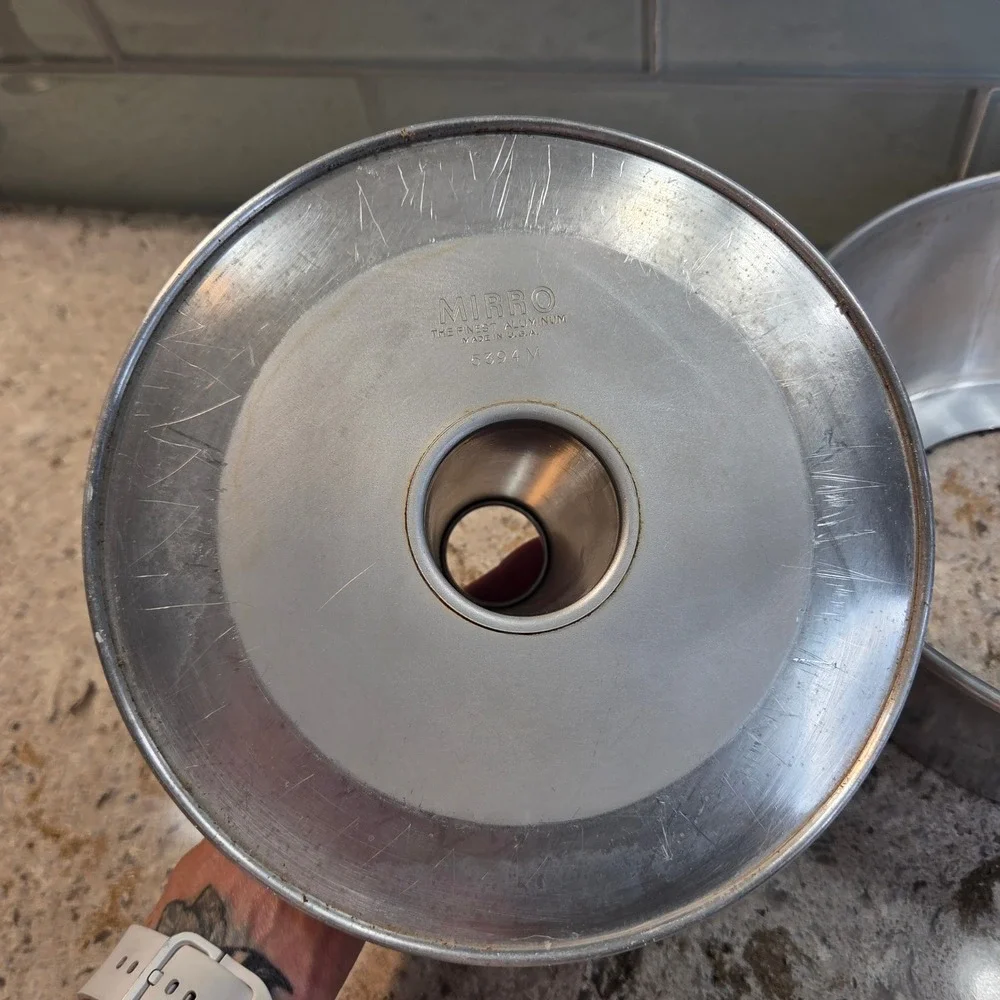Mirro Aluminum Angel Food Cake Pan 10 inch Two Piece Tube Pan Vintage 5394M USA